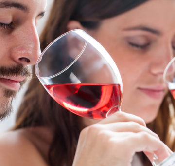 Come si assaggia un vino: le 3 fasi della degustazione